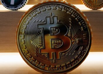 Біткоїн впав нижче $75 тисяч після провалу законопроєкту в Сенаті та рішення ФРС