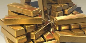 Золото дешевшає після першого за 3 роки підвищення ставки ФРС