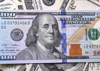 Долар може сягнути 45,10 гривні, яким буде курс в обмінниках цими вихідними