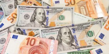 Курс валют на 21 вересня: долар дорожчає, євро дешевшає