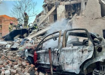 Под завалами могут находиться люди: в Днепре в результате массированной атаки зафиксированы разрушения, погибшие и пострадавшие