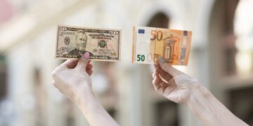 Курс валют на 22 вересня: долар і євро дорожчають