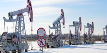 Вдали от атак на порты: почему Арктика стала спасительным каналом для нефти РФ