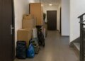 Превратили подъезд в склад вещей — готовьтесь к штрафу: когда придется заплатить до 3400 грн