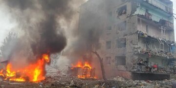 Под завалами могут быть дети: россияне сбросили 4 авиабомбы на Александровку, есть жертвы. ФОТО