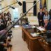Ведущие американские телеканалы объявили бойкот Белому дому: в игнор пошел не только Трамп. ВИДЕО