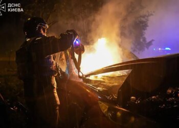 Дрон попал в 25-этажный дом в одном из районов Киева: есть пострадавшие