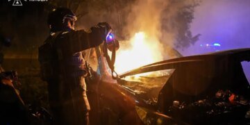 Дрон попал в 25-этажный дом в одном из районов Киева: есть пострадавшие