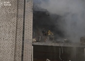 «Звериный и больной удар»: россияне убили 14-летнего мальчика, ударив дроном по киевской многоэтажке. ФОТО