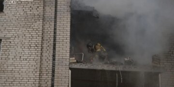 «Звериный и больной удар»: россияне убили 14-летнего мальчика, ударив дроном по киевской многоэтажке. ФОТО