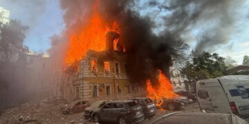 «Давление должно стать тотальным»: Зеленский отреагировал на смертельный удар по Киеву