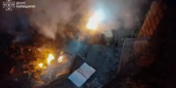 Российская атака повредила склады АТБ в Киевской области: вспыхнули пожары