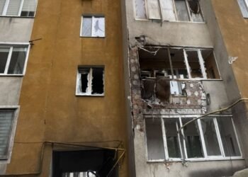«Шахед» попал в многоэтажку в Хмельницком (фото)