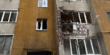 «Шахед» попал в многоэтажку в Хмельницком (фото)