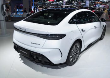 BYD назвала терміни запуску електромобілів із новою батареєю