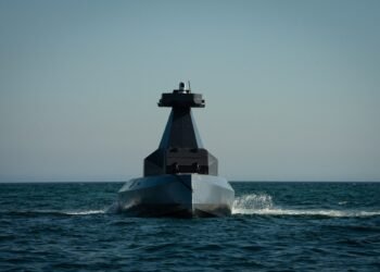Німецька компанія Stark створила автономний катер, який може тижнями працювати в морі без екіпажу