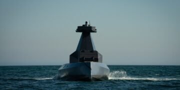Німецька компанія Stark створила автономний катер, який може тижнями працювати в морі без екіпажу