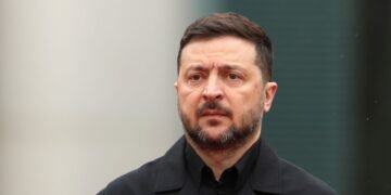 Дроны РФ могут залетать прямо в окно и ждать людей, чтобы атаковать, — Зеленский