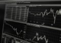 Фондовые индексы США слабо снижаются в начале торгов