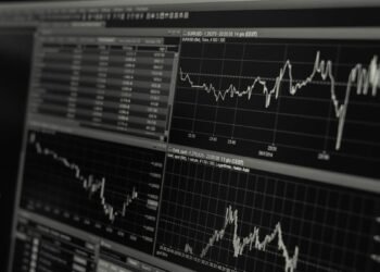 Фондовые индексы США слабо снижаются в начале торгов