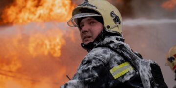 Зеленский показал кадры последствий прилета по Академии наук в Киеве (видео)
