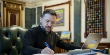 Зеленский предлагает давать «офисникам» до 12 лет тюрьмы: что известно о законопроекте