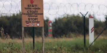 Вооруженные люди в масках совершили прорыв из Беларуси на территорию Латвии