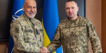 Военный комитет НАТО прибыл в Киев впервые за восемь лет