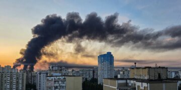 Россия нанесла удар по 12-этажному дому в Киеве: стало известно о первых жертвах