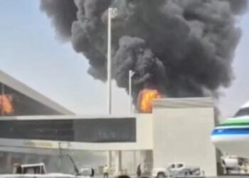 Ракета хуситов убила 12 человек прямо в терминале аэропорта.ВИДЕО
