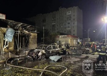 Россия нанесла ракетный удар по жилому кварталу в Харьковской области: есть погибшие и раненые