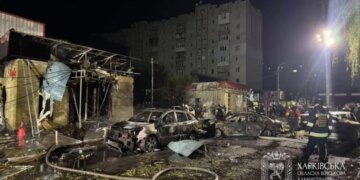 Россия нанесла ракетный удар по жилому кварталу в Харьковской области: есть погибшие и раненые