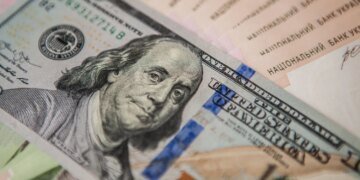 Долар оновив рекорд — НБУ показав офіційний курс на 14 жовтня