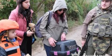 «Белые ангелы» спасли из разрушенного Краматорска детей и пенсионеров, чей дом был разрушен Россией