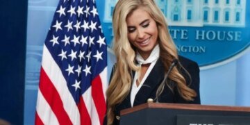 Кадровый хаос в Белом доме: Трамп выгнал пресс-секретаршу, которая проработала всего пять дней