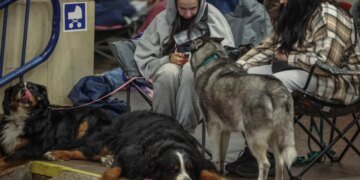 Удар РФ по Киеву повредил красную линию метро: есть погибшая и раненые