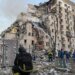 Число погибших в результате утреннего удара РФ по Киеву возросло до двух