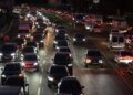Транспорт останавливается после обстрела: один из мостов Киева перекрыли