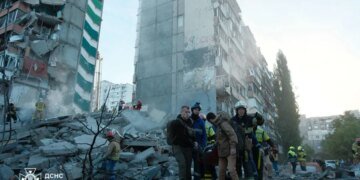Атака на Киев: 15 пострадавших, повреждены станция метро и пункт скорой помощи