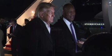 Скандал в Вашингтоне: Трамп соврал о единогласной поддержке его дружбы с Путиным. ВИДЕО
