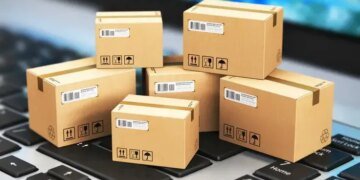 Податок на посилки до €150 затвердив Зеленський — коли очікувати подорожчання