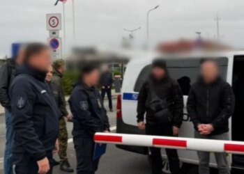 Застрелил мужчину и сбежал в Германию: пограничника с Одесщины экстрадировали и взяли под стражу