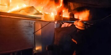 Дроны РФ атаковали четыре населённых пункта Харьковщины — сожжены рынок, предприятие и админздание. ФОТО