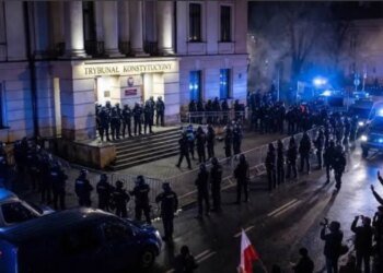 Обвинения в госперевороте и борьба за власть: что происходит в Польше. ВИДЕО