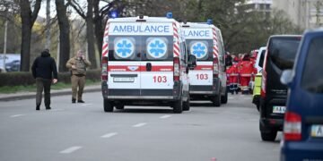 В Херсоне из-за авиаудара РФ погиб водитель скорой и пострадал младенец