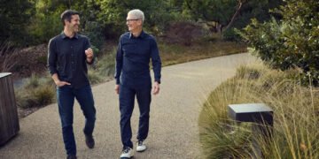 Тім Кук заявив, що не втручається в роботу нового гендиректора Apple