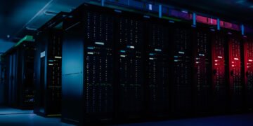 РФ зруйнувала датацентр одного з найбільших в країні операторів зв’язку – Датагруп. Що це змінить