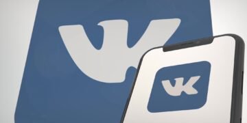 Російська соцмережа «ВКонтакте» досі працює з перебоями після удару українських дронів