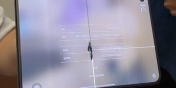 У власників складаного iPhone Duo почав тріскатися внутрішній дисплей
