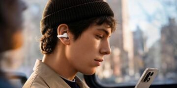 OnePlus представила навушники Buds Clip з автономністю до 40 годин